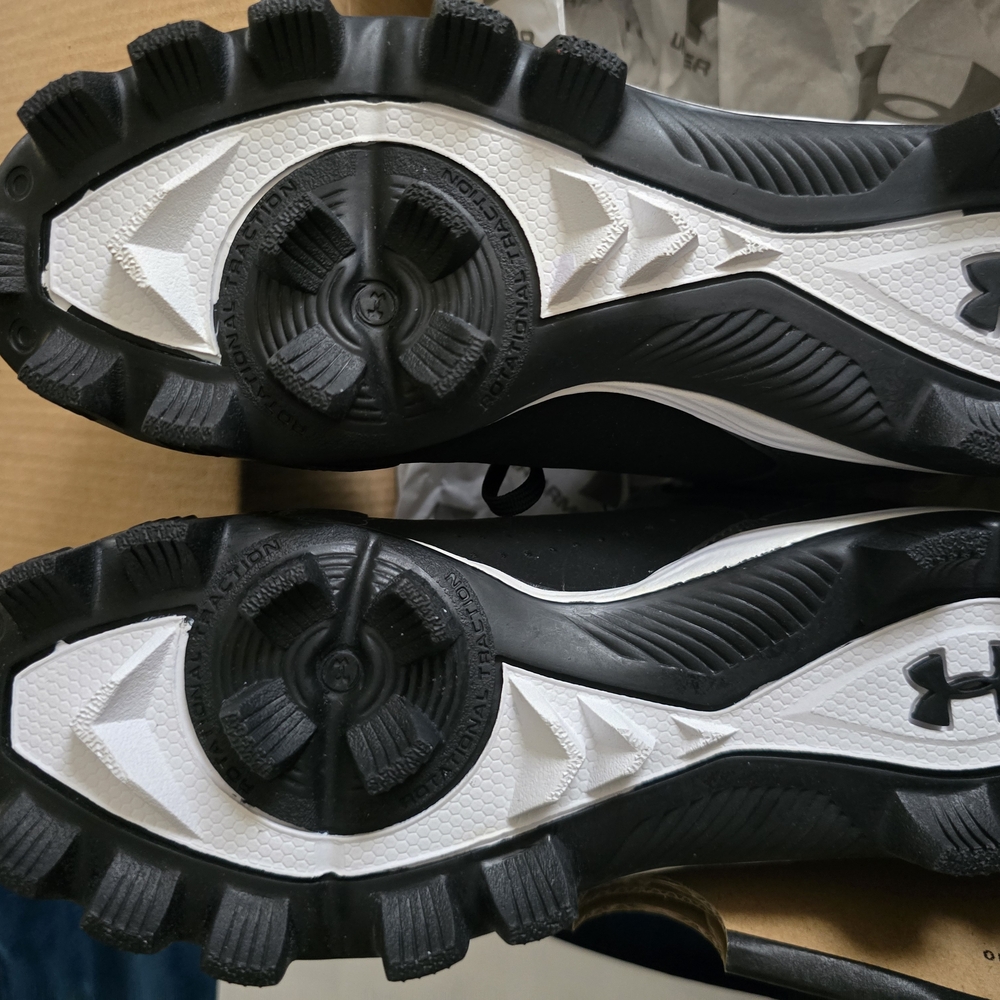 Under Armour BOY BASEBALL CLEATS